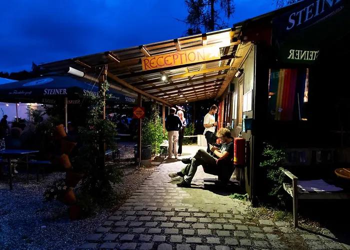 Tent - Youth Only - Buchung Leider Nur Bis 30 Jahre Moeglich!Hostal